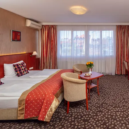 Charles Aparthotel 3*