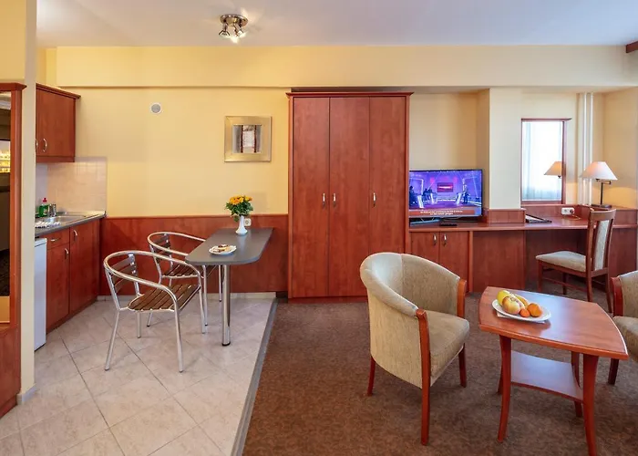 Aparthotel Charles 3*