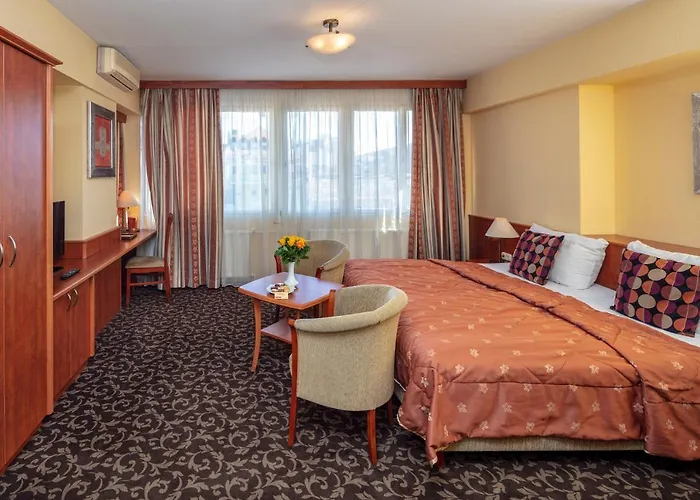 Charles בודפשט