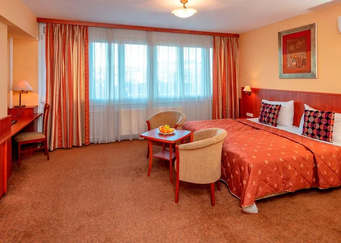 Charles בודפשט