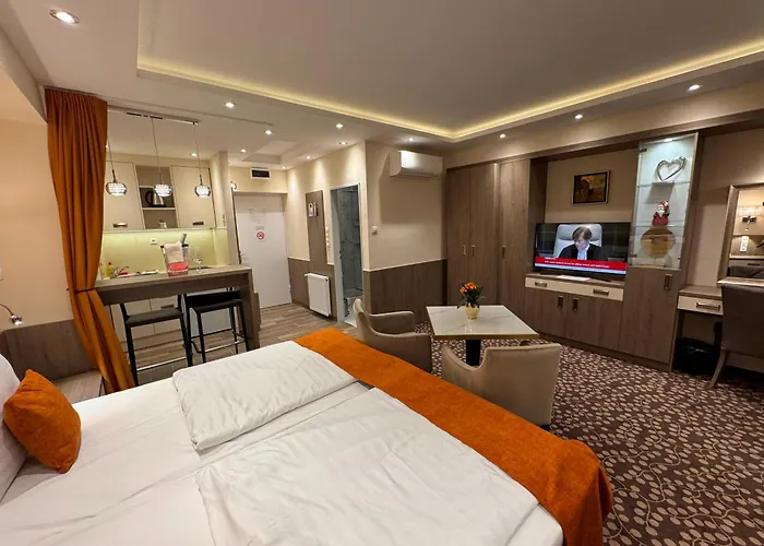 מלון דירות Charles 3*