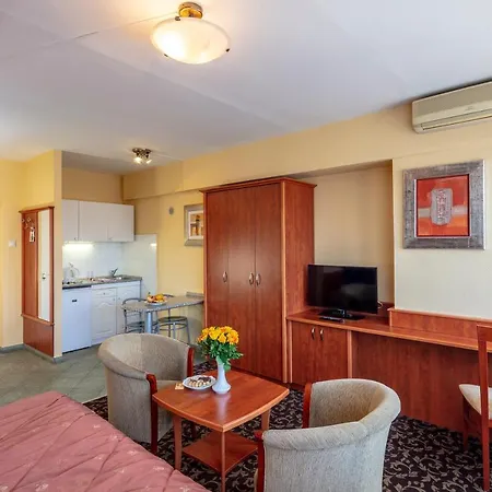 Charles 3* Budapest