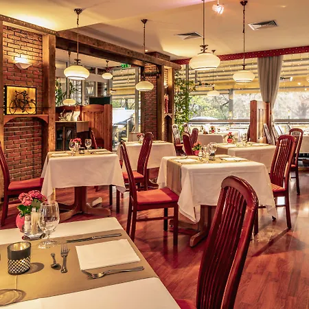 Apartahotel Charles 3*