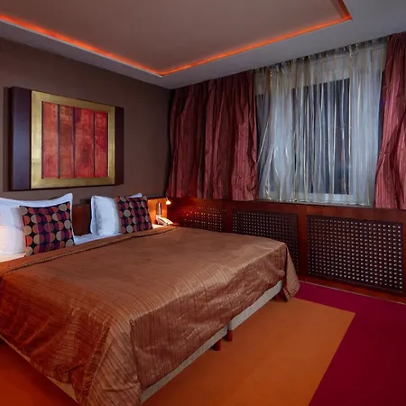 Charles Apartmanhotel 3*