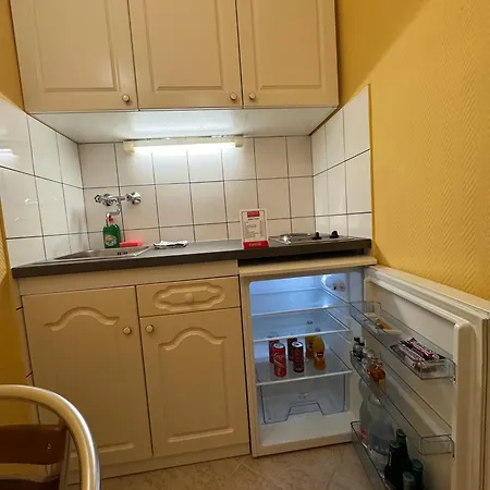 Charles Apartmanhotel 3*