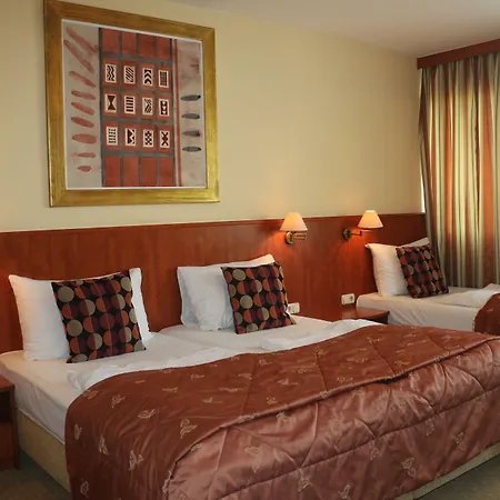 Charles Apartahotel 3*