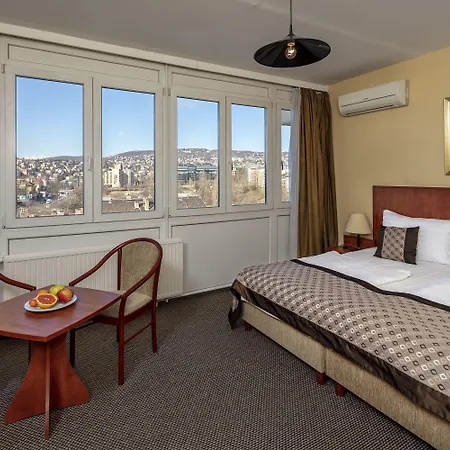 Charles 3* Budapest