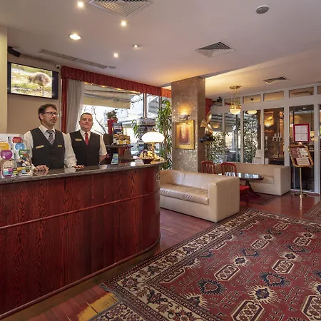 Charles Apartmanhotel 3*