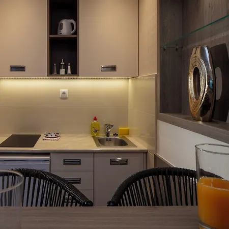 Charles Apartmanhotel 3*