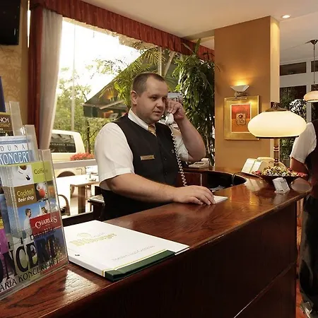Aparthotel Charles 3*
