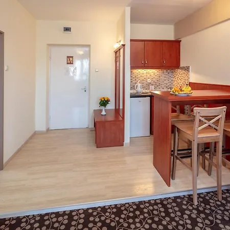 Charles 3* Budapesta