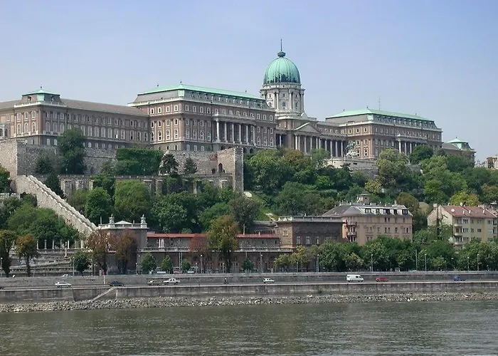 Aparthotel Charles 3*