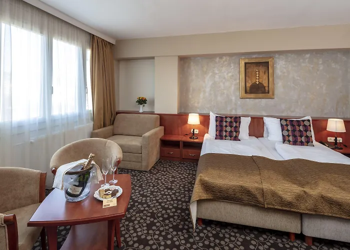 Charles Aparthotel 3*