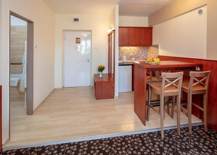 Charles 3* בודפשט