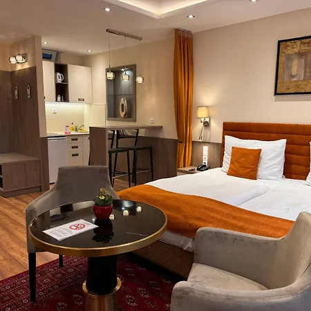 Charles Aparthotel 3*